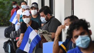 Miles de salvadore&ntilde;os que intentan volver a su pa&iacute;s han denunciado ser discriminados en Estados Unidos, durante la pandemia de coronavirus.