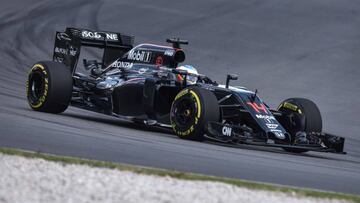 Fernando Alonso con el McLaren en Sepang.