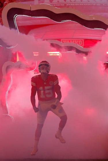 Mahomes brilla a costa de los Chiefs
