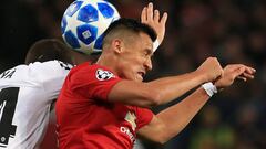 Manchester United&#039;s Chilean striker Alexis Sanchez (R) headers the ball as he vies in the air with Valencia&#039;s Spanish defender Jose Luis Gaya Pena during the Champions League group H football match between Manchester United and Valencia at Old Trafford in Manchester, north west England, on October 2, 2018. (Photo by Lindsey PARNABY / AFP)