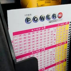 What are the odds of winning the Powerball jackpot?