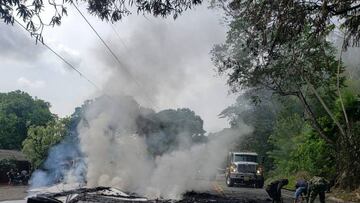 Colombian soldiers remove debris from a burnt truck in Taraza Municipality, Cauca, Colombia, on March 20, 2023. - Colombian President Gustavo Petro ordered, on March 19, 2023, the resumption of offensive actions against the Clan del Golfo, Colombia's largest drug gang, for attacks on civilians and the security forces, which led him to suspend the ceasefire. (Photo by Eder Narvaez / AFP) (Photo by EDER NARVAEZ/AFP via Getty Images)