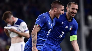 Italy&#039;s midfielder Marco Verratti (C) celebrates with Italy&#039;s defender Giorgio Chiellini after scoring a goal during the UEFA Euro 2020 qualification football match between Italy and Bosnia Herzegovina at the &#039;Allianz Stadium&#039; in Turin