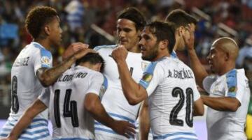 Uruguay celebra el gol