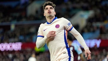 BIRMINGHAM (United Kingdom), 22/02/2025.- Pedro Neto of Chelsea looks on during the English Premier League soccer match between Aston Villa and Chelsea, in Birmingham, Britain, 22 February 2025. (Reino Unido) EFE/EPA/TIM KEETON EDITORIAL USE ONLY. No use with unauthorized audio, video, data, fixture lists, club/league logos, 'live' services or NFTs. Online in-match use limited to 120 images, no video emulation. No use in betting, games or single club/league/player publications.