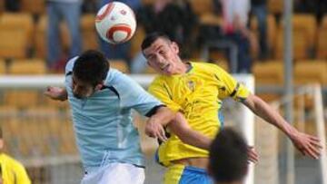 <b>POCO FÚTBOL. </b>Cádiz y Poli Ejido apenas dejaron destellos de calidad. La lucha fue constante en cada balón disputado.
