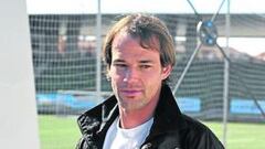 Carlos tiene vacaciones y luego será operado