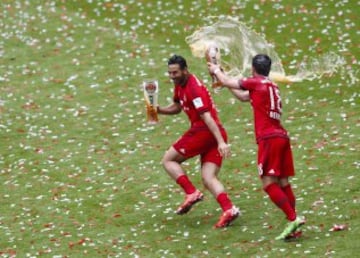 El Bayern celebra el título con ¡Un baño de cerveza!