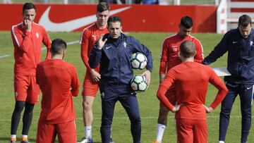 BARAJA DANDO INSTRUCCIONES A SUS JUGADORES