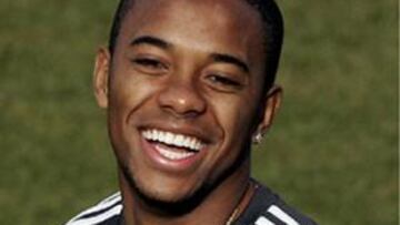 "Robinho no bebe alcohol", dice su agente