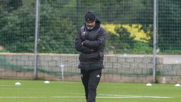 Álvaro Cervera durante un entrenamiento con el Cádiz.