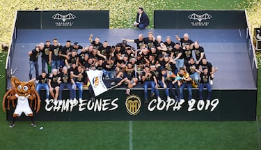 En Mestalla han vivido grandes celebraciones y alegrías. En sus vitrinas destacan sus seis Ligas, ocho Copas del Rey y la Europa League conseguida en 2004. En cuanto a nivel europeo, dejaron huella, aunque las dos finales de Champions perdidas aún escuecen en la memoria ché.