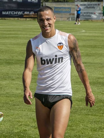 Rodrigo Moreno, tras el entrenamiento del Valencia en Crans Montana.