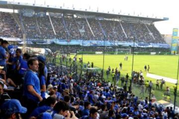 George Capwell de Guayaquil: Construido en 1945 y remodelado en cuatro oportunidades (la última en 2016), el estadio de Emelec ha sido sede de dos Copa América (1947 y 1993), la cancha del reducto está compuesta de césped híbrido (96% natural y 4% sintético), un material muy parecido al empleado en la Premier League y NFL.