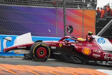 Lewis Hamilton tras el accidente. 