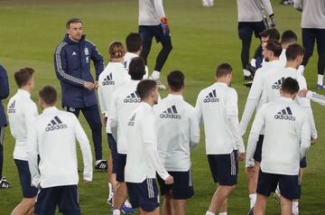 Luis Enrique con el grupo de jugadores.