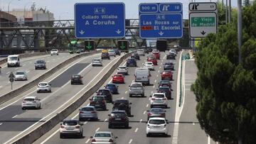 MADRID, 26/06/2020.- Vista del tr&aacute;fico en la A5 en Madrid, este viernes. Este ser&aacute; el primer fin de semana completo sin estado de alarma por la pandemia del coronavirus y se nota ya en las carreteras, con m&aacute;s afluencia de coches en la