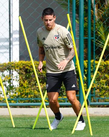 James Rodríguez, volante colombiano, en su primer entrenamiento con Sao Paulo.