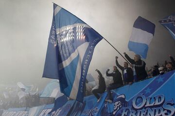 Ultras del Zenit de San Petesburgo, uno de los grupos más violentos y radicales, hicieron público un manifiesto contra los futbolistas negros y homosexuales: "No somos racistas, pero la ausencia de jugadores negros es una importante tradición que refuerza la identidad del club" rezaba el documento. De ideología Nazi han llegado a ataviarse con capuchas del  Ku Klux Klan y mensajes de "100% blancos".