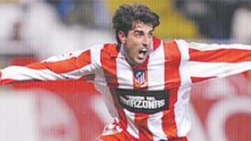 <b>DECISIVO</B>. Paunovic no puede disimular la alegría con la consecución de su gol que fue decisivo a la hora de clasifi car a su equipo para cuartos.