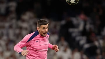 Lenglet se entrenó en solitario para probarse de cara al derbi.