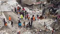 Rescuers search for survivors through the rubble in Sanliurfa, on February 6, 2023, after a 7.8-magnitude earthquake struck the country's south-east. - At least 284 people died in Turkey and more than 2,300 people were injured in one of Turkey's biggest quakes in at least a century, as search and rescue work continue in several major cities. (Photo by AFP) (Photo by STR/AFP via Getty Images)