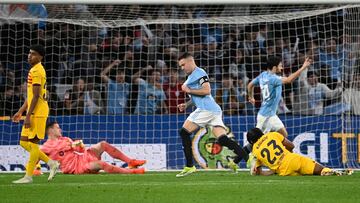 Celta Vigo's Spanish forward #10 Iago Aspas celebrates scoring his team's first goal during the Spanish league football match between RC Celta de Vigo and FC Barcelona at the Balaidos stadium in Vigo on February 17, 2024. (Photo by MIGUEL RIOPA / AFP)