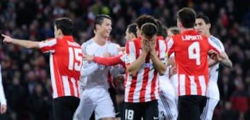 Cristiano Ronaldo vió la tarjeta roja en el Athletic de Bilbao-Real Madrid por un manotazo a Carlos Gurpegi. (02/02/14)