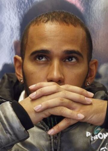 Lewis Hamilton en los boxes durante la tercera sesión de entrenamientos libres del Gran Premio de F1 de Canadá en el Circuito Gilles Villeneuve en Montreal