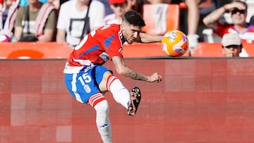 Carlos Neva ante el Castellón.