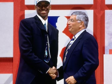 Junto a David Stern, tras ser elegido en el número 13 del draft de 1996 por los Charlotte Hornets. Poco después fue traspasado a los Lakers a cambio de Vlade Divac.