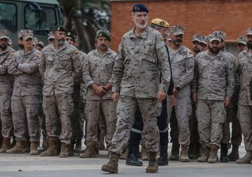 El Rey Felipe VI, en su segundo viaje a la Comunidad Valenciana tras el paso de la DANA, visita  las unidades militares desplegadas para las ayudas a los afectados por la tragedia y los centros desde donde se coordina esta asistencia en la Base Militar Jaime I en Bétera, Valencia.