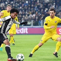 Cuadrado, clave para triunfo de Juventus y así es líder de grupo