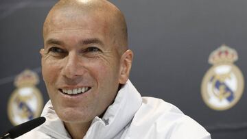 GRA345. MADRID, 17/01/2017.- El entrenador del Real Madrid, Zinedine Zidane, durante la rueda de prensa ofrecida tras el entrenamiento de hoy en Valdebebas, donde han preparado el partido de ida de los cuartos de final de la Copa del Rey, que disputarán mañana frente al Celta en el Santiago Bernabéu. EFE/Emilio Naranjo