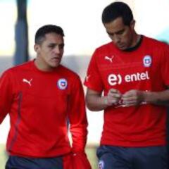 Alexis, Bravo y Vidal, los más atractivos en la prensa mundial