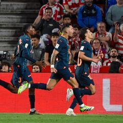 Almeida impulsa al Valencia a Europa y al Granada a Segunda