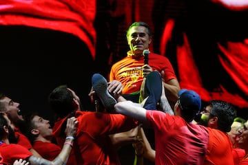 Scariolo en la celebración tras ganar la copa del mundo 2019.