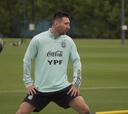 Messi luce sonriente en su primer entrenamiento con Argentina