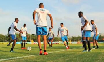 El equipo colombiano hace su primer entrenamiento en Barranquilla. Recuperación para los jugadores con minutos y trabajo diferenciado para los que no actuaron ante Chile. 