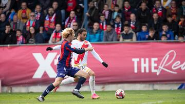 De Tom¨¢s, contra el Yeclano.
