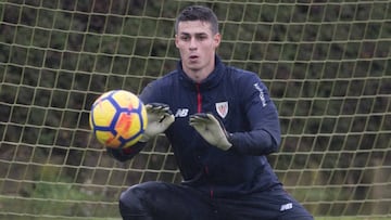 Kepa Arrizabalaga durante el entrenamiento de ayer con el Athletic. 