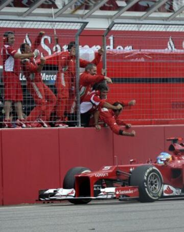 Ferrari confirmó que el español dejará la escudería italiana a fin de temporada.