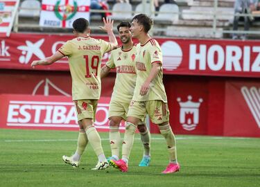 El Murcia vence al Algeciras y se acerca al playoff