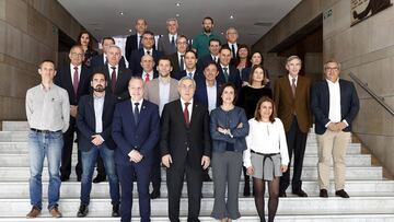 Foto de familia tras la firma del acuerdo. 