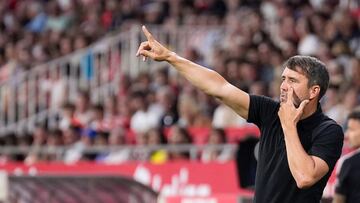 El entrenador del Celta de Vigo Eduardo Coudet, durante el partido de la tercera jornada de Liga en Primera División entre el Girona FC - RC Celta, en el estadio municipal de Montilivi.