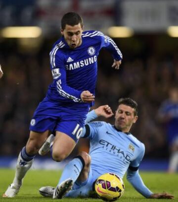 Chelsea y Manchester City luchan por el primer lugar en la Premier League.