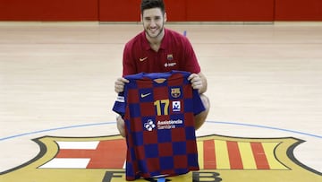 GRAF4679. BARCELONA, 10/08/2019.- El pivote asturiano de 24 años y procedente del Atlético Valladolid, Abel Serdio, ha sido presentado esta mañana como nuevo jugador del FC Barcelona de balonmano para las próximas dos temporadas. EFE/Andreu Dalmau