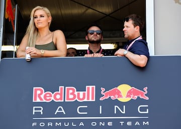 La esquiadora Lindsey Vonn viendo la carrera en Mónaco.
