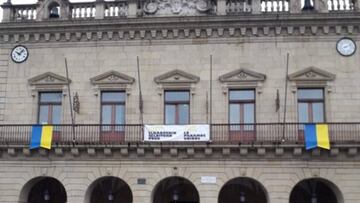 Irún se engalana de amarillo en homenaje al Bidasoa de 1995