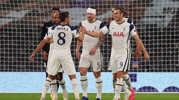 LONDON, ENGLAND - OCTOBER 22: Gareth Bale of Tottenham Hotspur celebrates with Harry Winks of Tottenham Hotspur after their sides second goal, an own goal scored by Andres Andrade of LASK(not pictured) during the UEFA Europa League Group J stage match bet